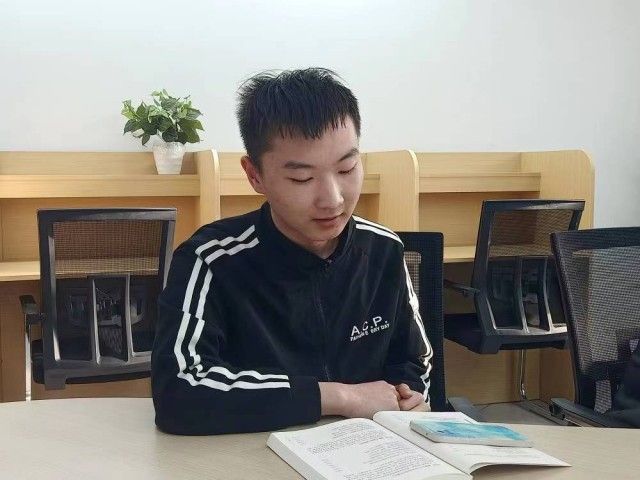 拒绝安逸躺平 誓做有为青年——第24期向商书屋:年轻·无限可能