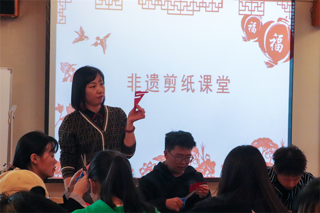 非遗有约:剪一出平安“喜”乐——箕城书院举办第3期“传承非遗文化 弘扬剪纸艺术”