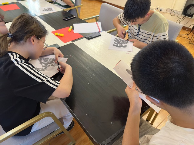 剪纸有约:剪一出十二生肖——箕城书院举办第4期“发扬传统文化 弘扬剪纸艺术”活动