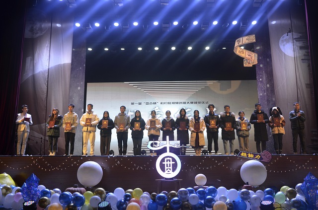 回首古韵香车 树立科幻标杆