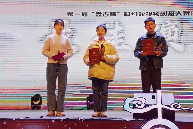 回首古韵香车 树立科幻标杆