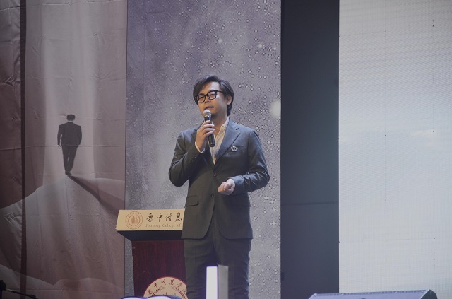 回首古韵香车 树立科幻标杆