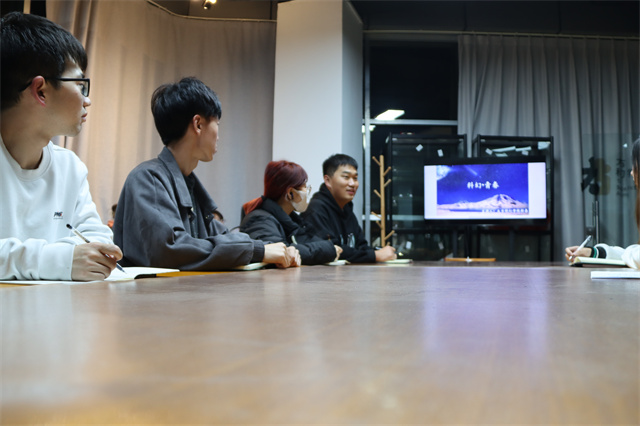 科幻与校园青春故事的类型融合