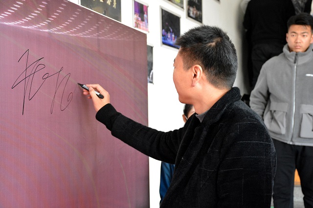 回首古韵香车 树立科幻标杆