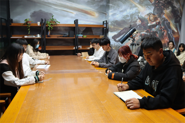 科幻与校园青春故事的类型融合