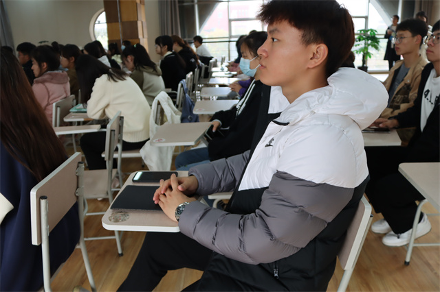 《赛博朋克2077》中的科学幻想道具