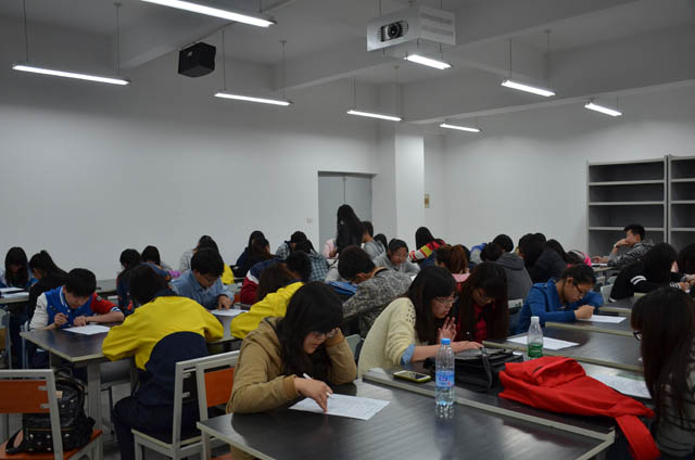 站神一出 谁与争锋——艺术传媒系首届“传媒杯”智力竞赛成功举办