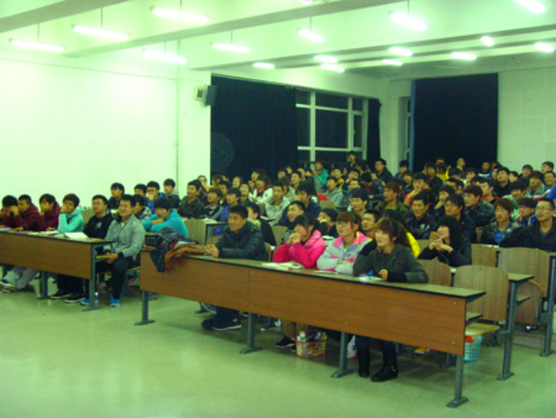 立足当前 着眼未来——环境科学与食品工程系举办职业辅导讲座