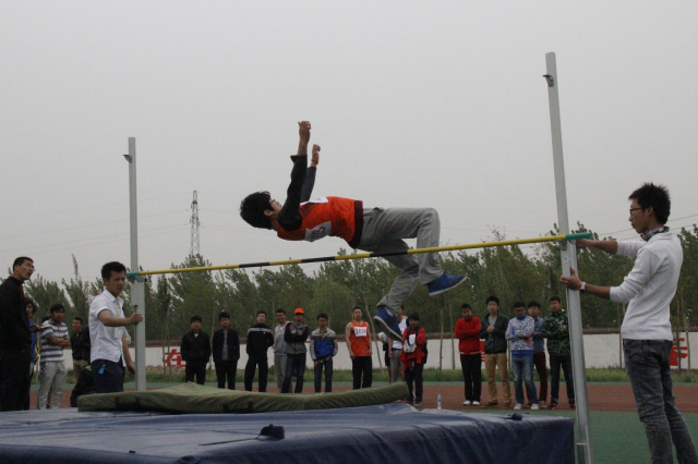 激情运动 展现青春——记机电系热情参加我院第七届田径运动会