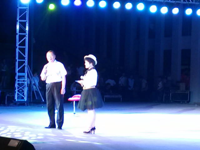 经管系学生参与“致即将逝去的青春”2014届毕业生晚会