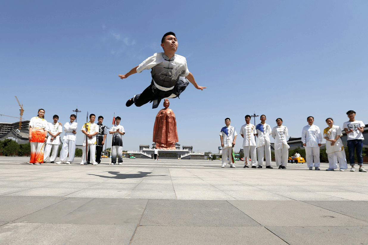 1.5万学生习练形意拳 没有真“功夫”不能毕业
