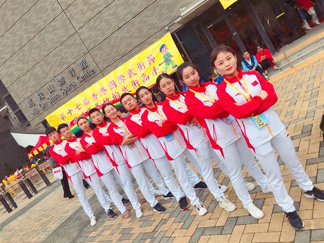 我校武术队在香港国际武术大赛中斩获13金