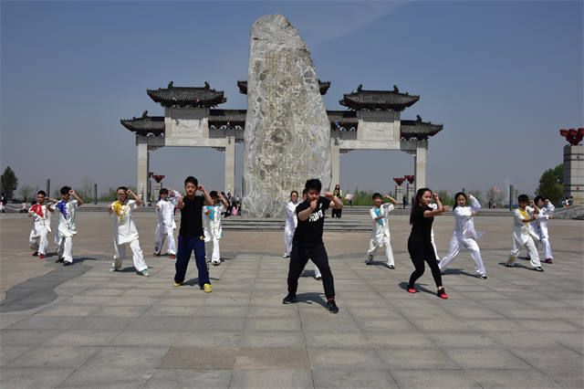 15项个人荣誉,4项集体荣誉,我校武术队在2022年山西省学生武术锦标赛中取得佳绩!