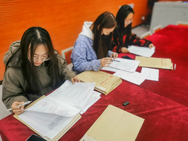 【践思】 落实党建工作 强化党员意识 —艺术传媒学院2022级专升本党员材料审核