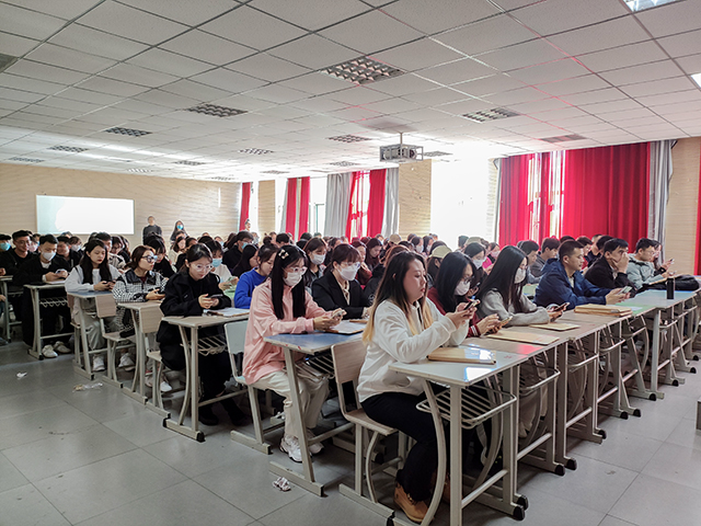 【践思】 落实党建工作 强化党员意识 —艺术传媒学院2022级专升本党员材料审核