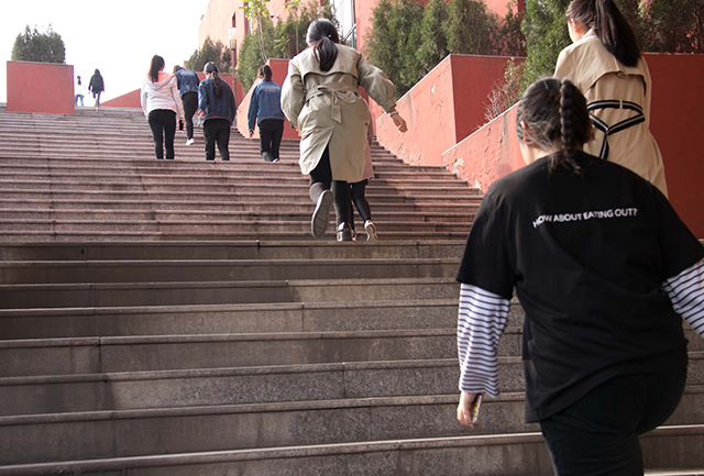 【传递正能量】为爱奔跑 让我们做你的眼睛 ——艺术传媒学院“赚米”互联网公益活动第5期