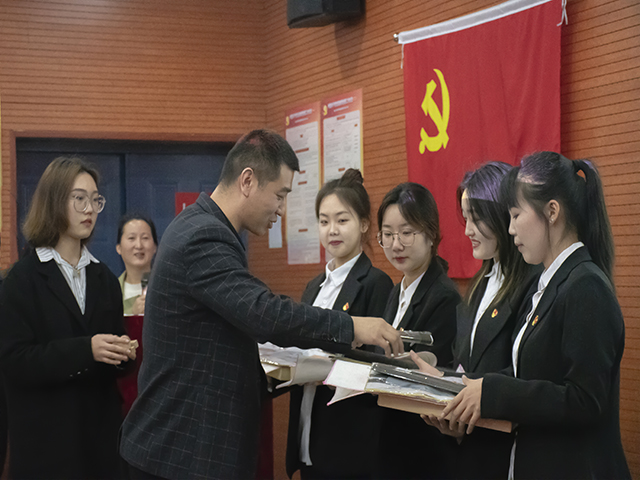 艺术传媒学院开展“国家安全教育日”主题党日活动