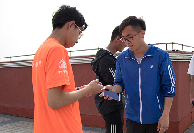 【传递正能量】为爱奔跑 让我们做你的眼睛 ——艺术传媒学院“赚米”互联网公益活动第5期