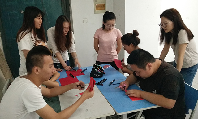 【完满班级】心灵手巧 剪出无限精彩