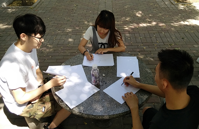 【完满班级】以笔作画 用心交流