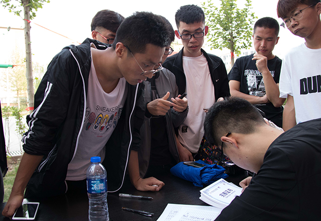 【传递正能量】为爱奔跑 让我们做你的眼睛 ——艺术传媒学院“赚米”互联网公益活动第5期