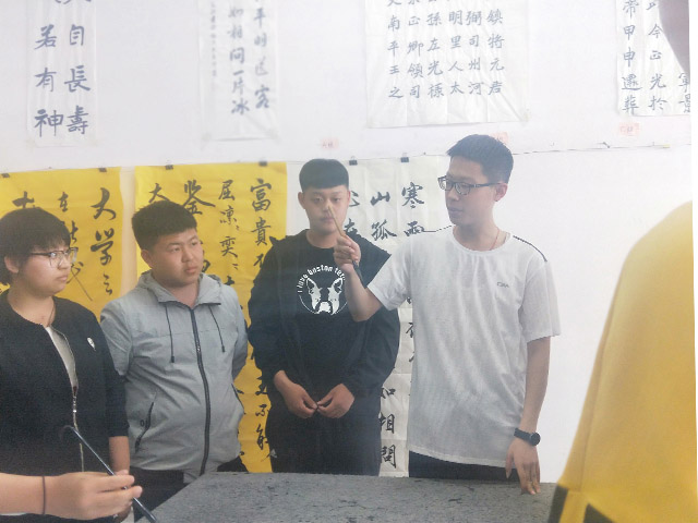 【传递正能量】笔绘交流 书写翰墨人生 ——艺术传媒学院“小小传承者”中华传统文化回归校园活动第5期